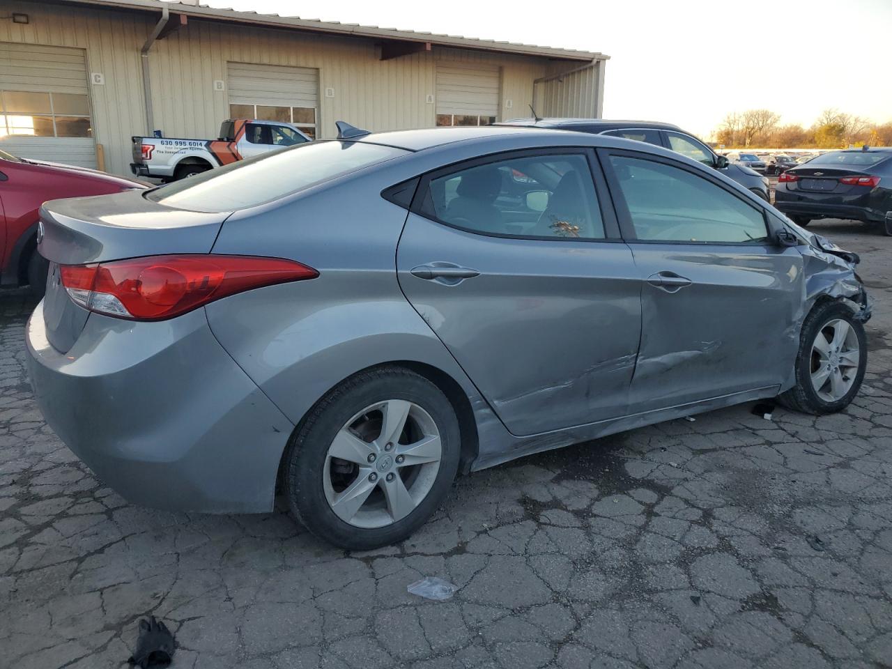 2013 Hyundai Elantra - Image 3