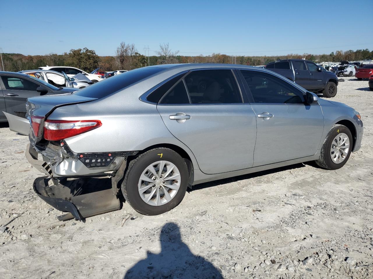 VIN 4T4BF1FK0GR568758 2016 TOYOTA CAMRY no.3