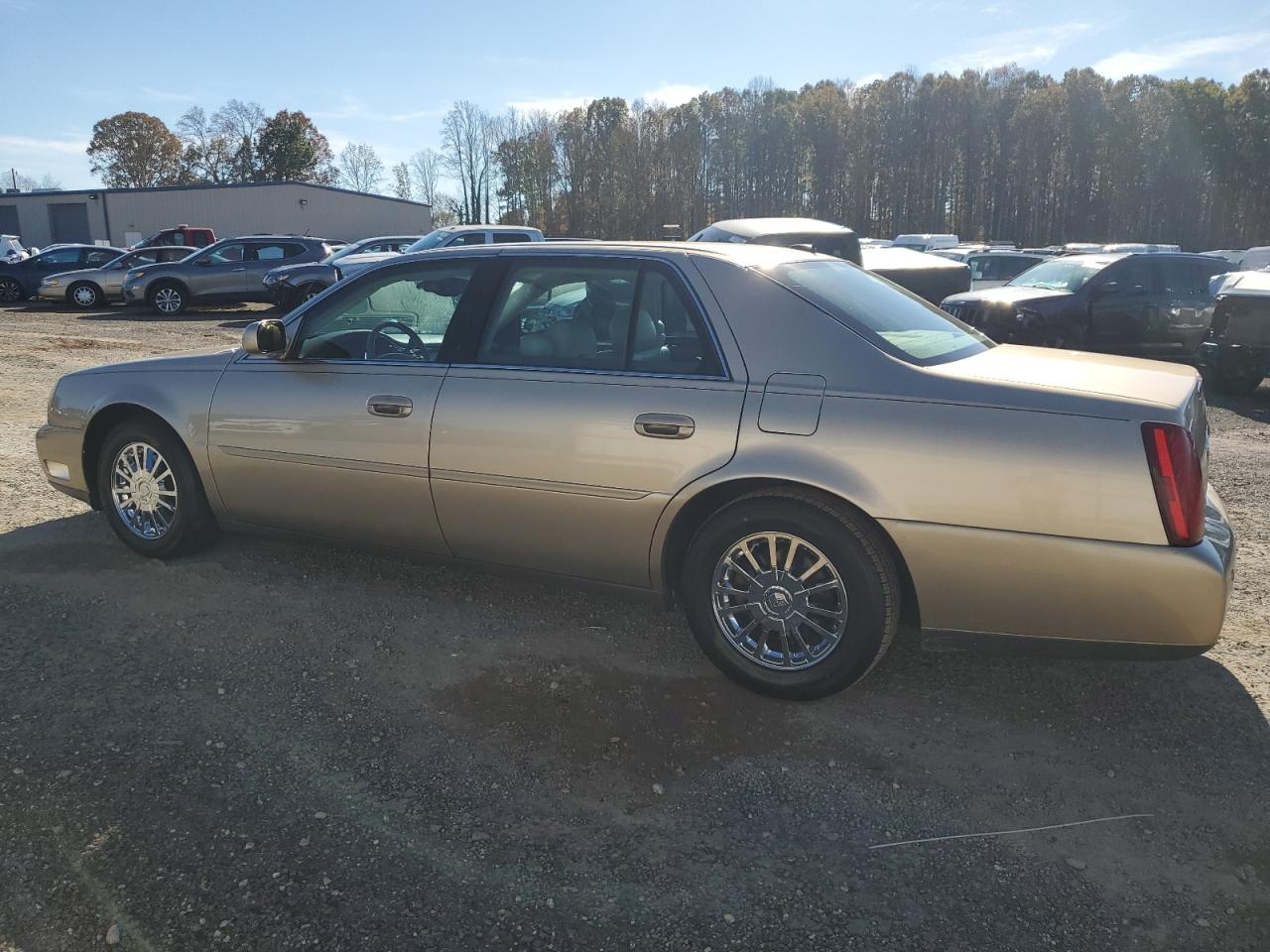 2005 Cadillac De Ville - Image 2