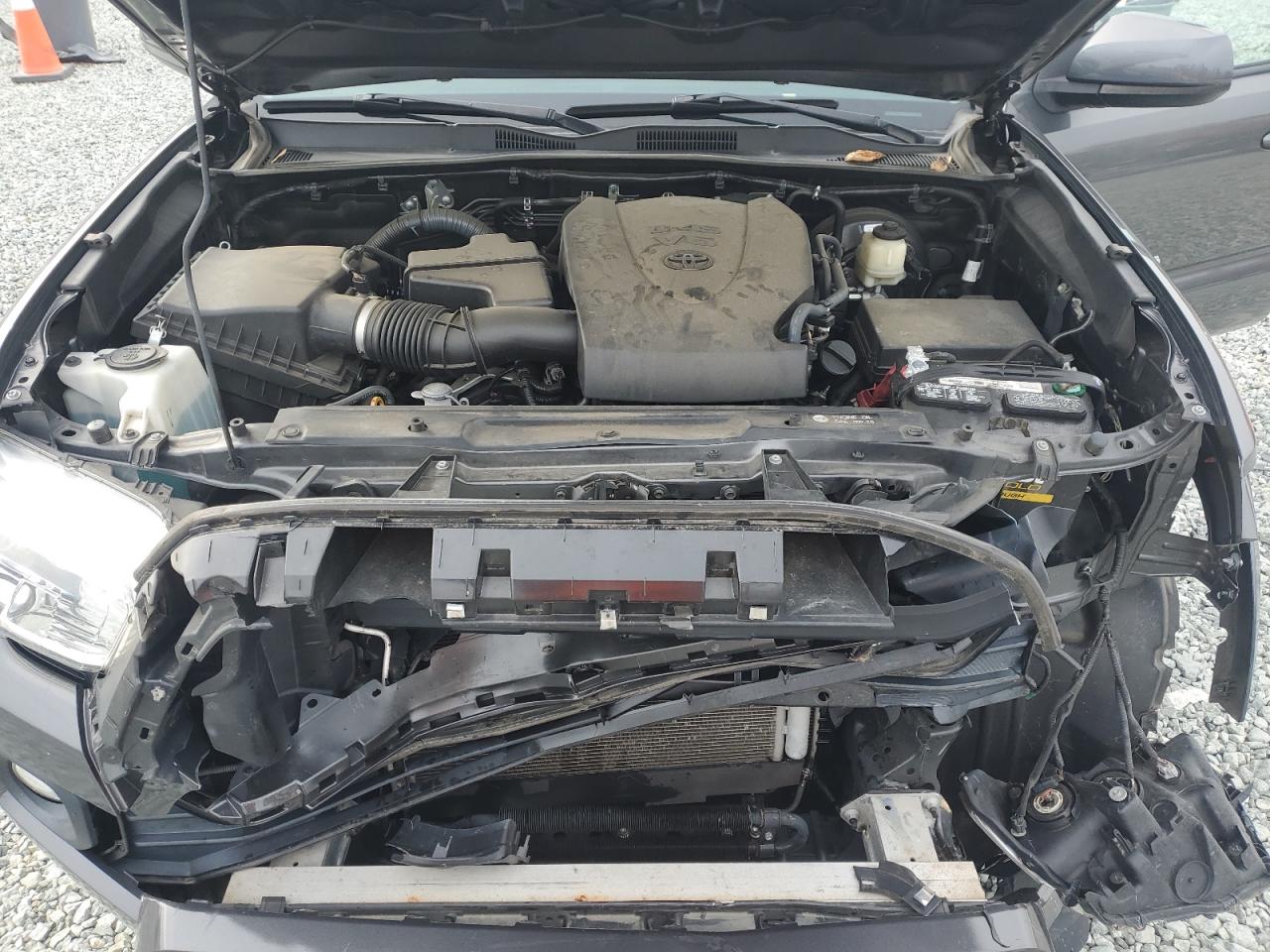 2016 Toyota Tacoma - Image 11