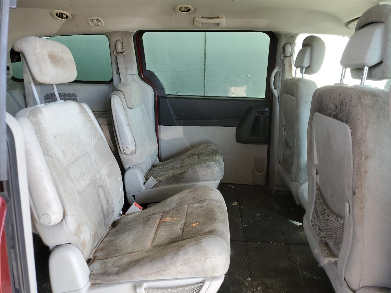 2010 Dodge Caravan - Image 11