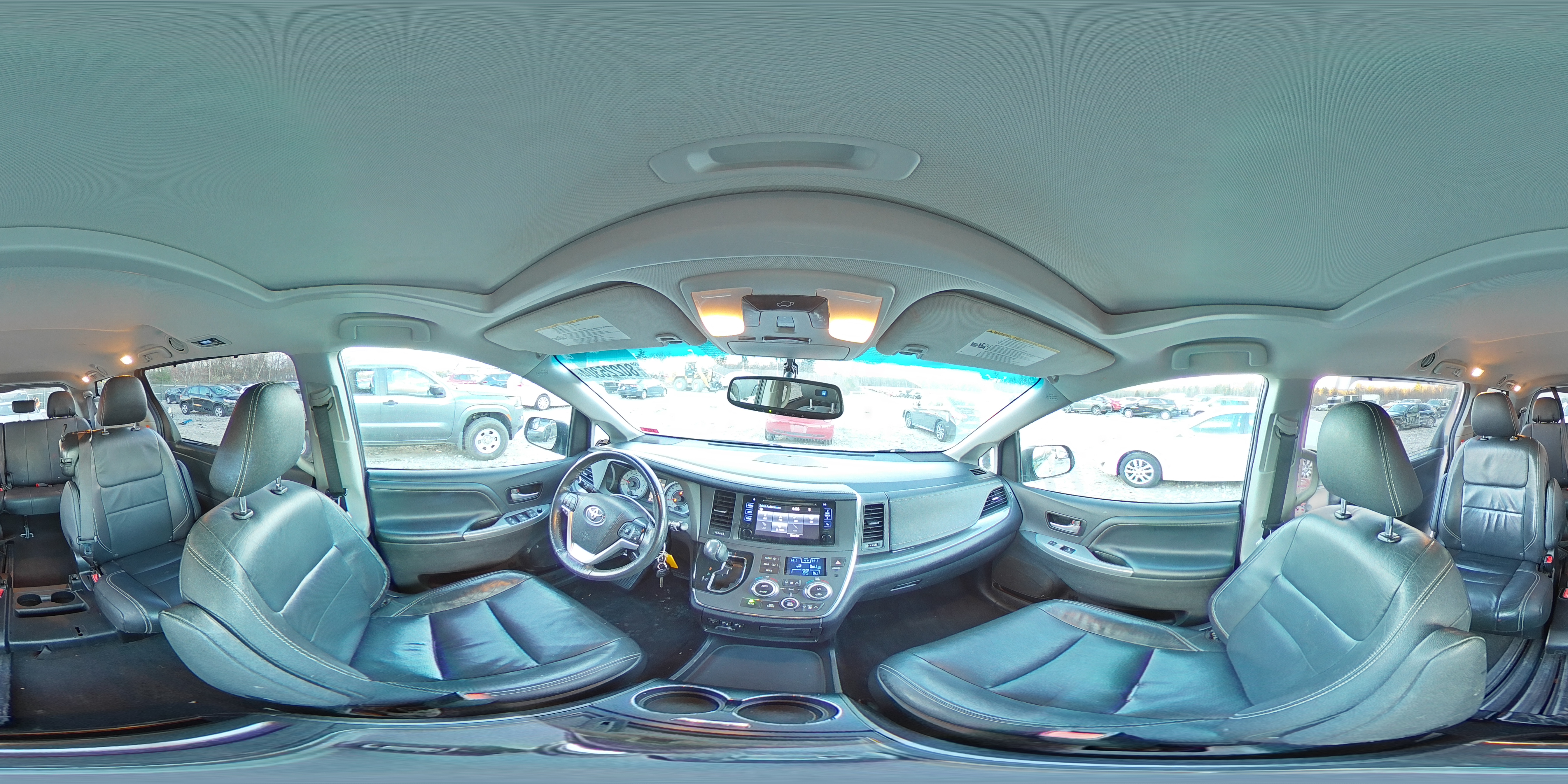 2017 Toyota Sienna - Image 14
