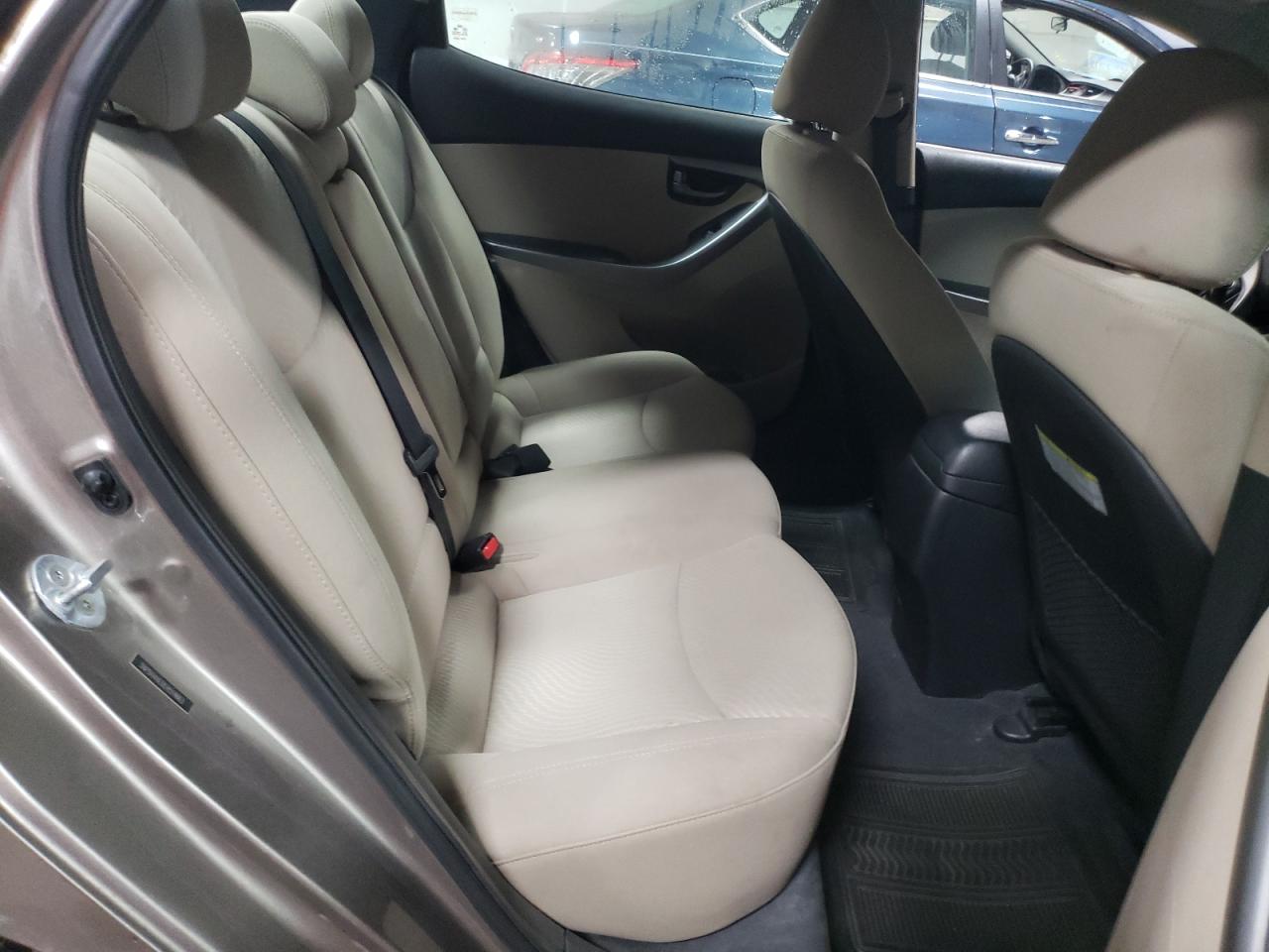 2014 Hyundai Elantra - Image 10
