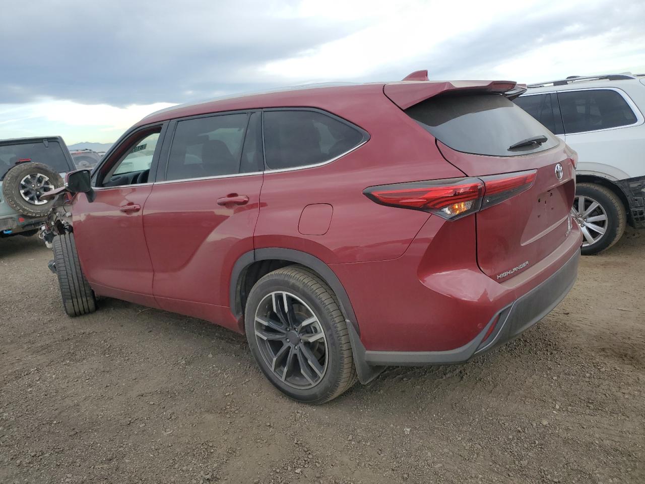 2021 Toyota Highlander - Image 2