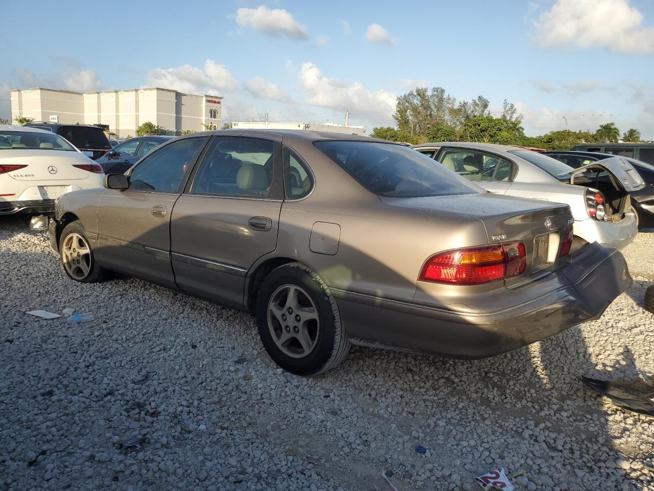 1998 Toyota Avalon - Image 2