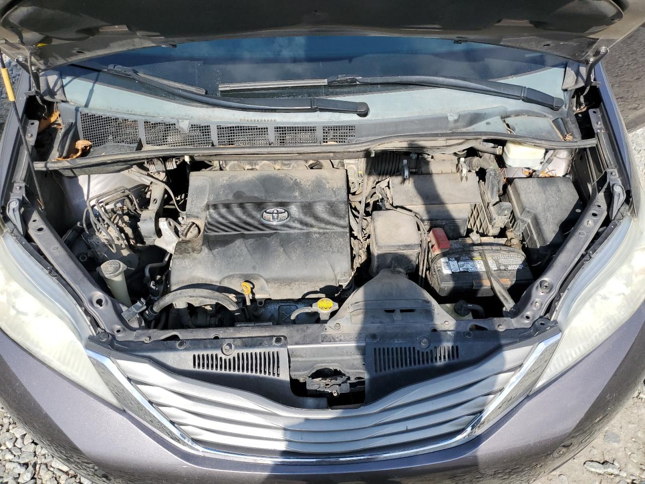2012 Toyota Sienna - Image 12