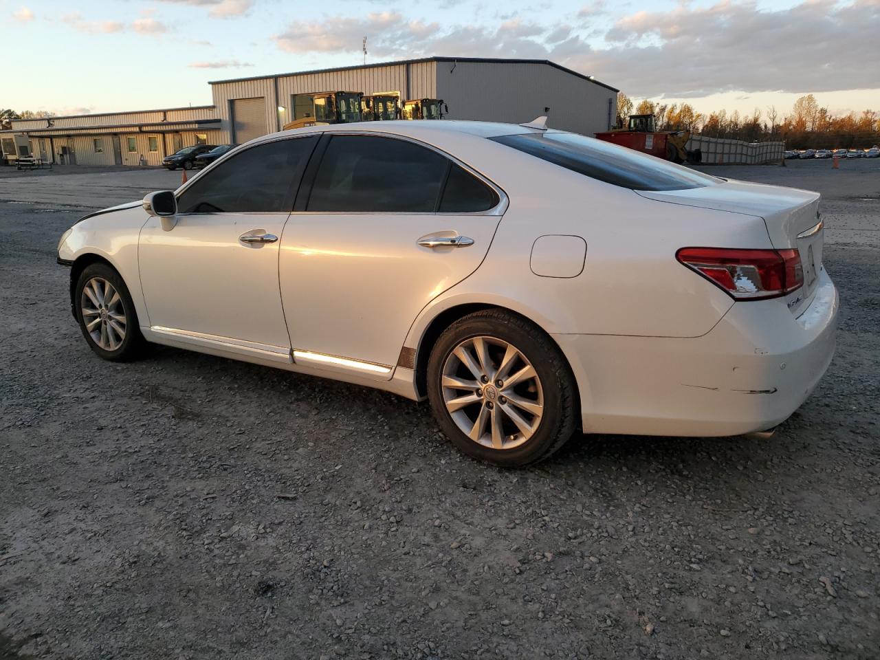 2010 Lexus ES - Image 2