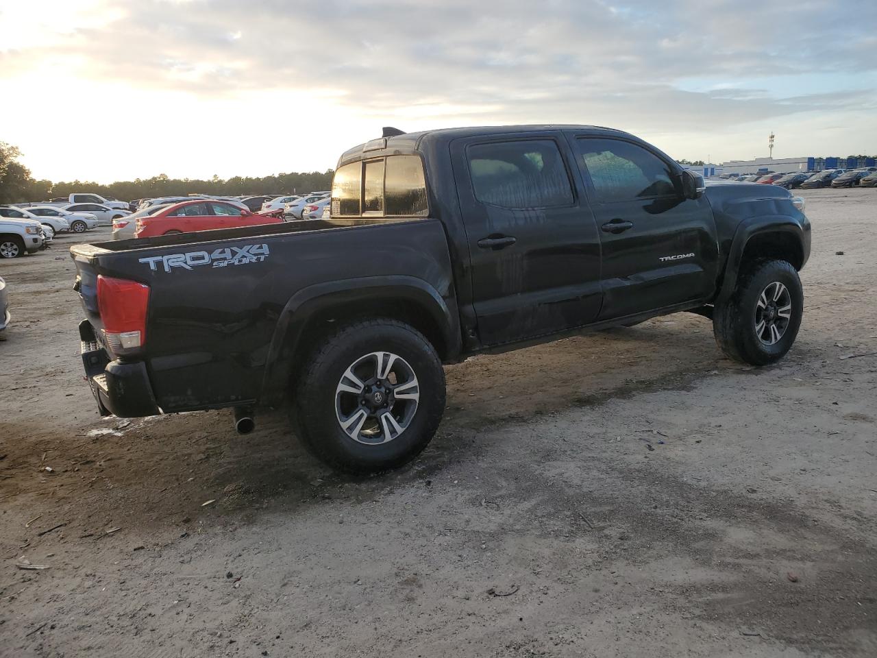 2016 Toyota Tacoma - Image 3