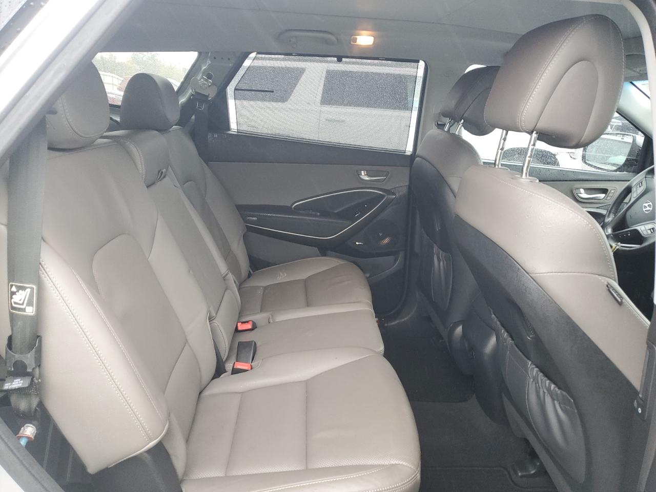 2017 Hyundai Santa Fe - Image 10