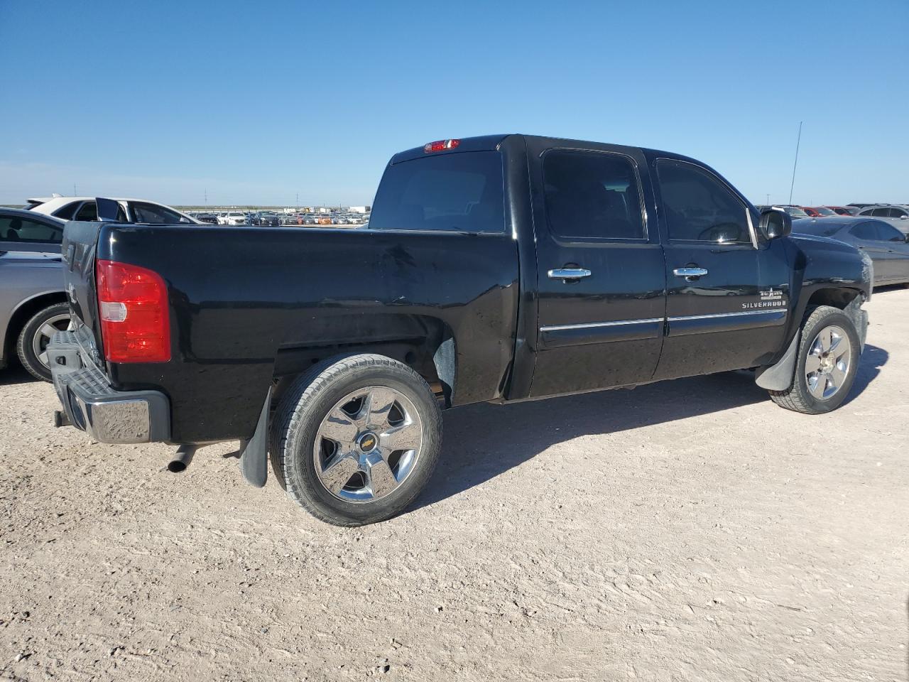 2009 Chevrolet Silverado - Image 3