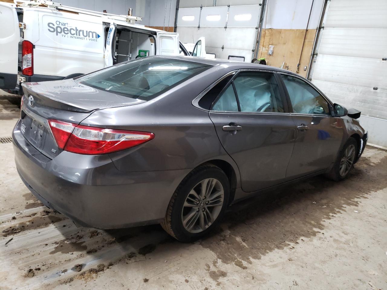 VIN 4T1BF1FK3GU188579 2016 TOYOTA CAMRY no.3