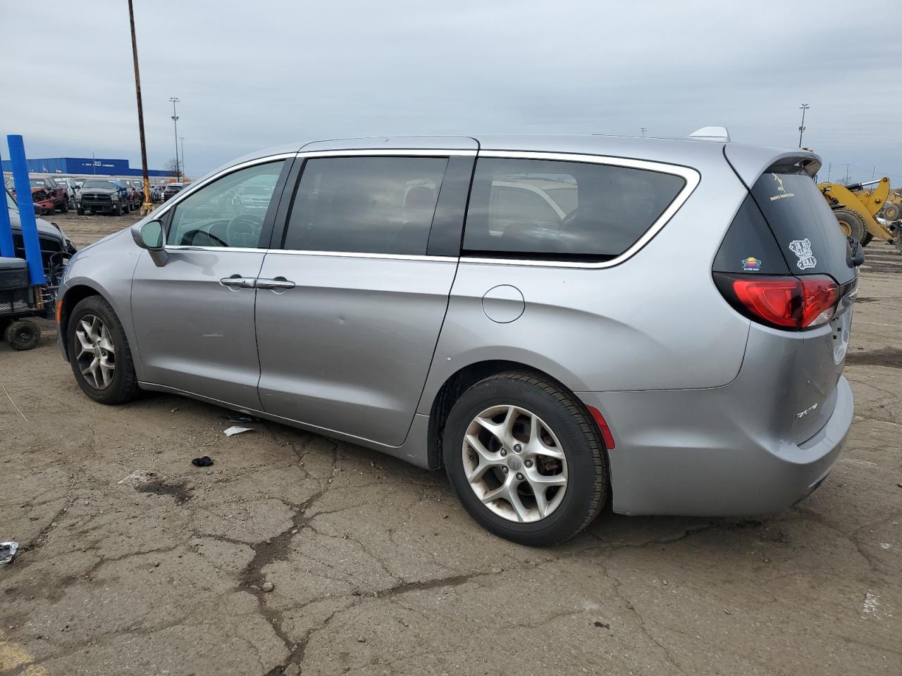 VIN 2C4RC1FG7JR125870 2018 CHRYSLER PACIFICA no.2