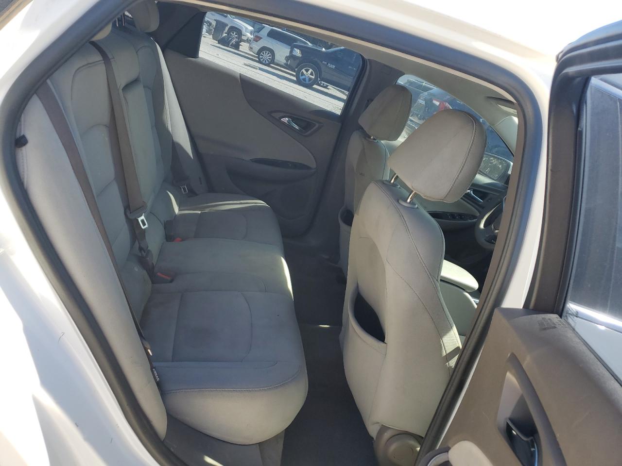 2018 Chevrolet Malibu - Image 10