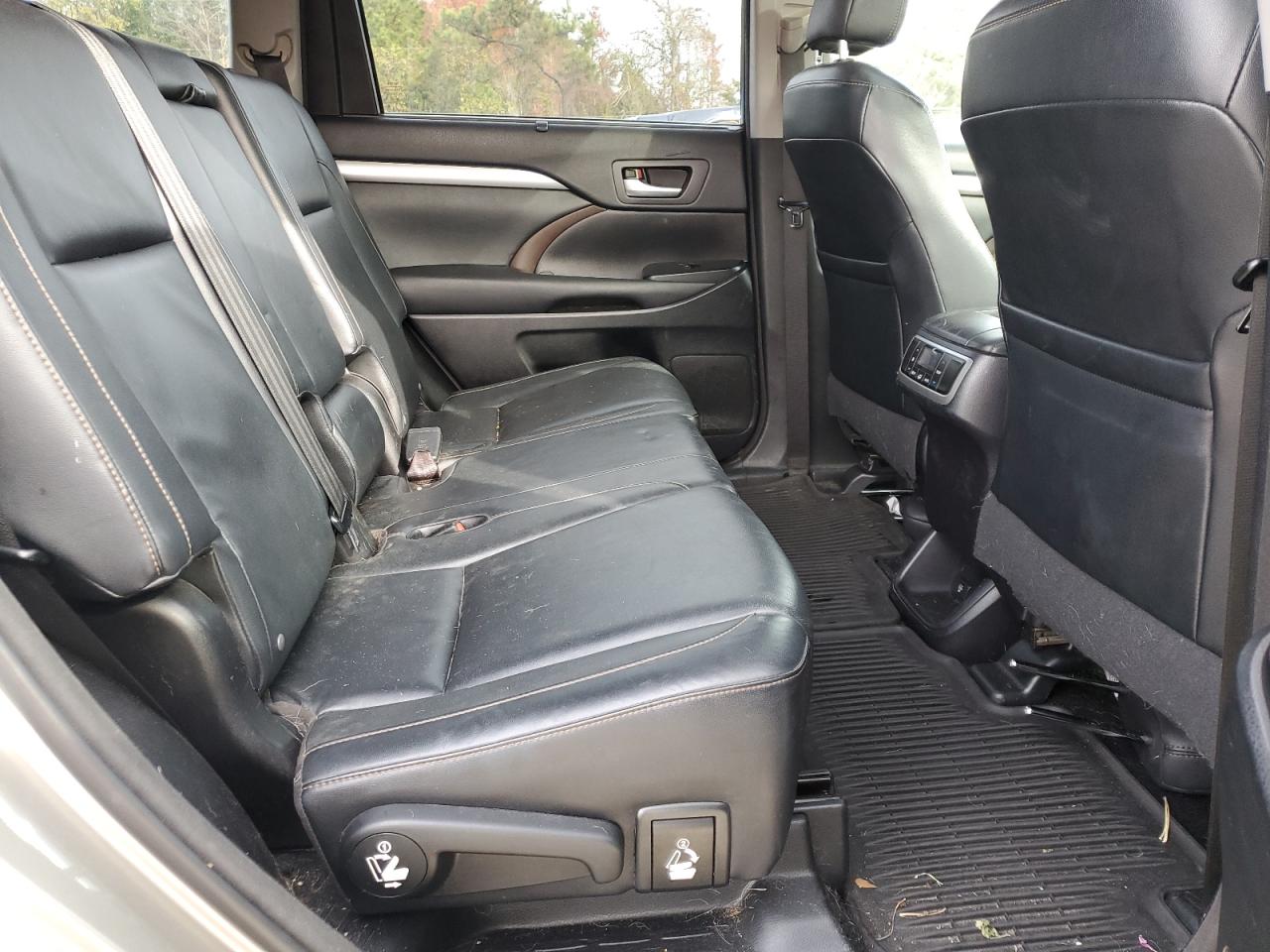 2015 Toyota Highlander - Image 11