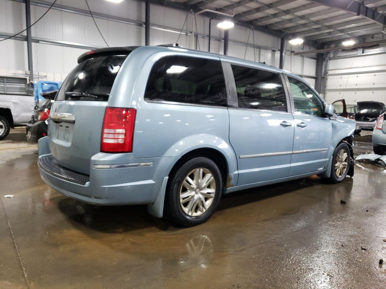 2010 Chrysler Town & Country - Image 3