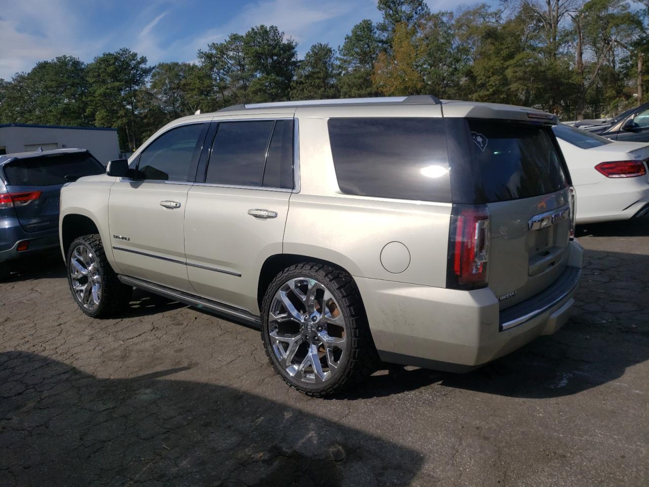 2016 GMC Yukon - Image 2