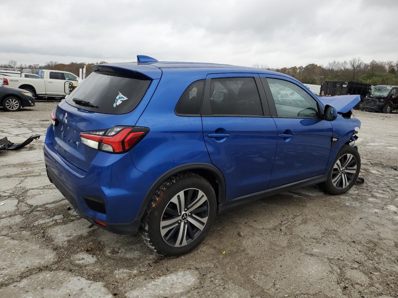 2021 Mitsubishi Outlander - Image 3