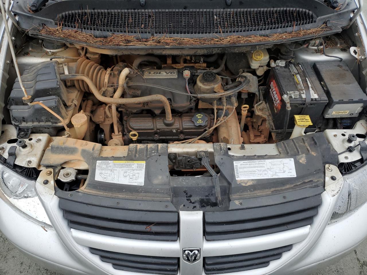 2005 Dodge Caravan - Image 11