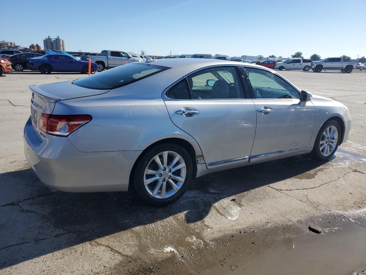 2010 Lexus ES - Image 3
