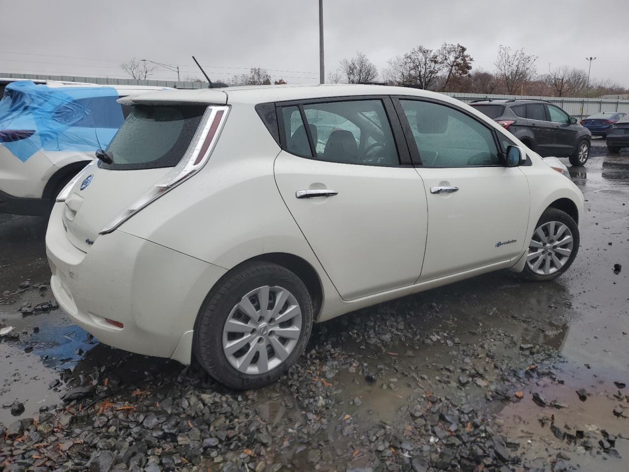 2017 Nissan Leaf - Image 3