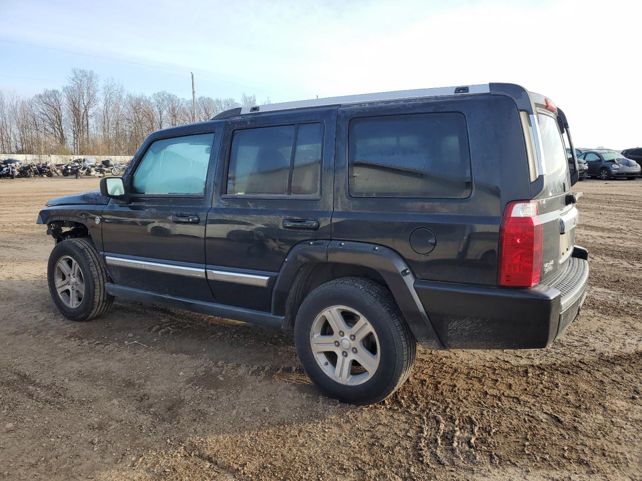 2010 Jeep Commander - Image 2