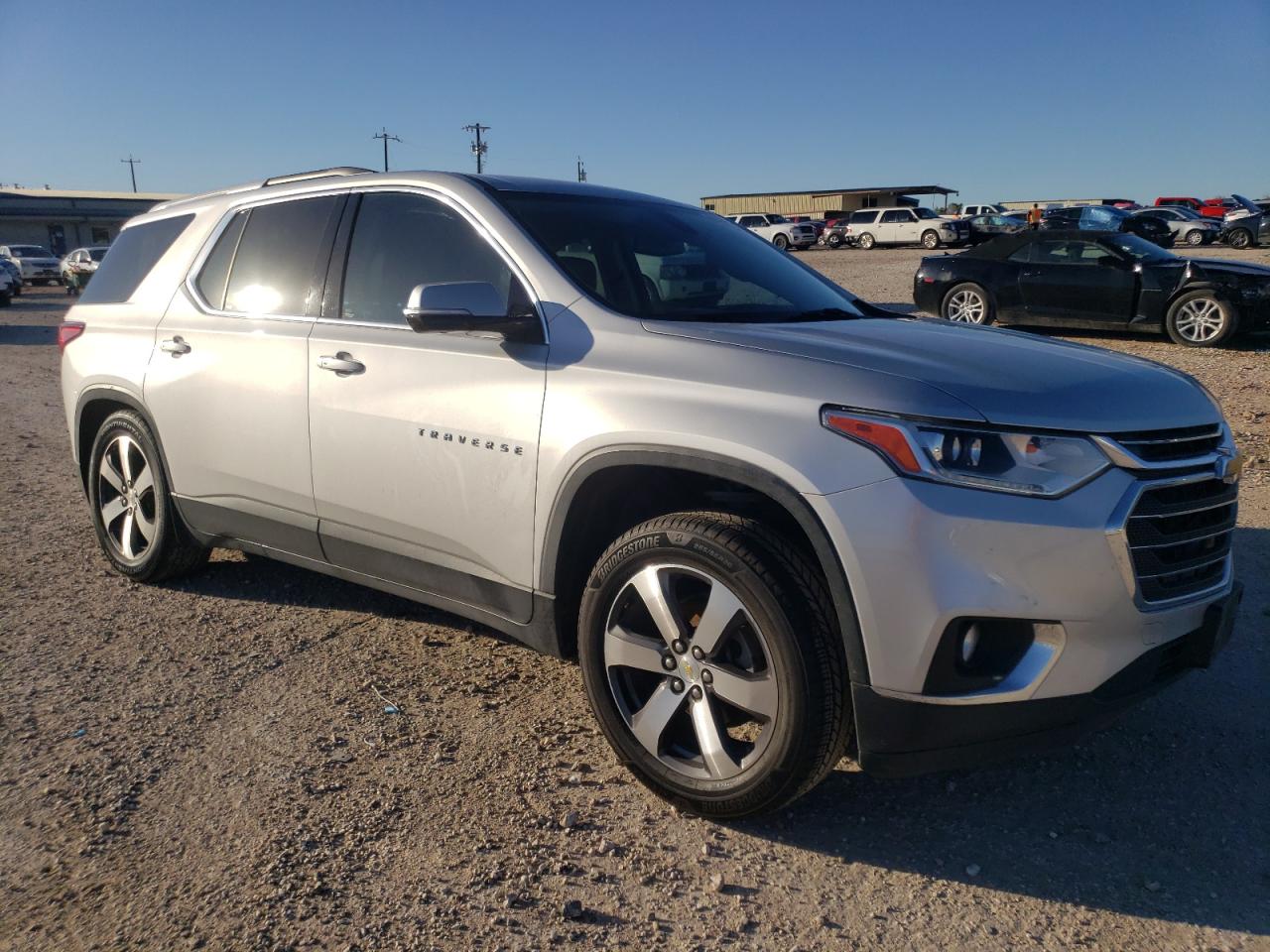 VIN 1GNERHKW6JJ250843 2018 CHEVROLET TRAVERSE no.4