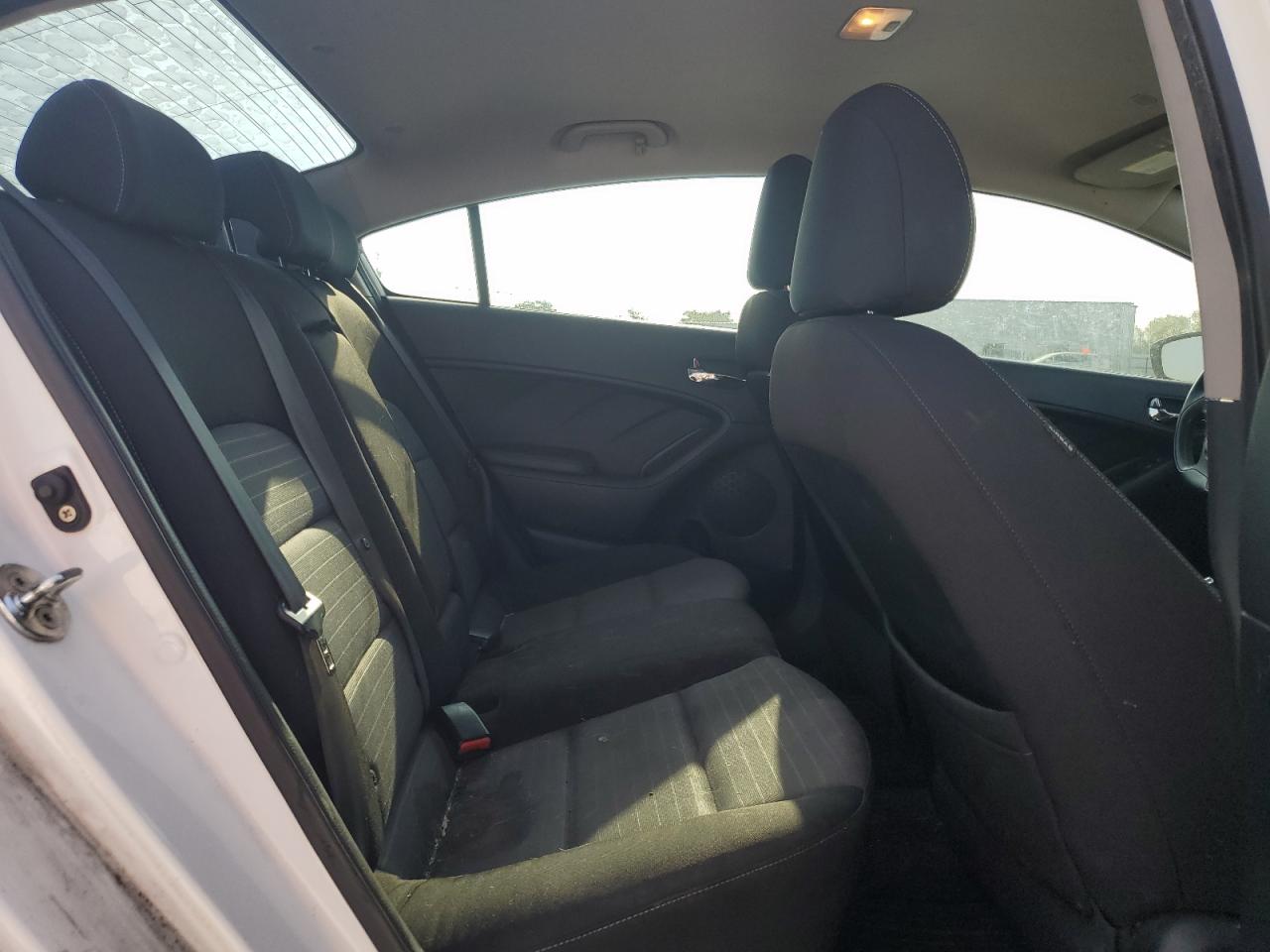 2015 Kia Forte - Image 10