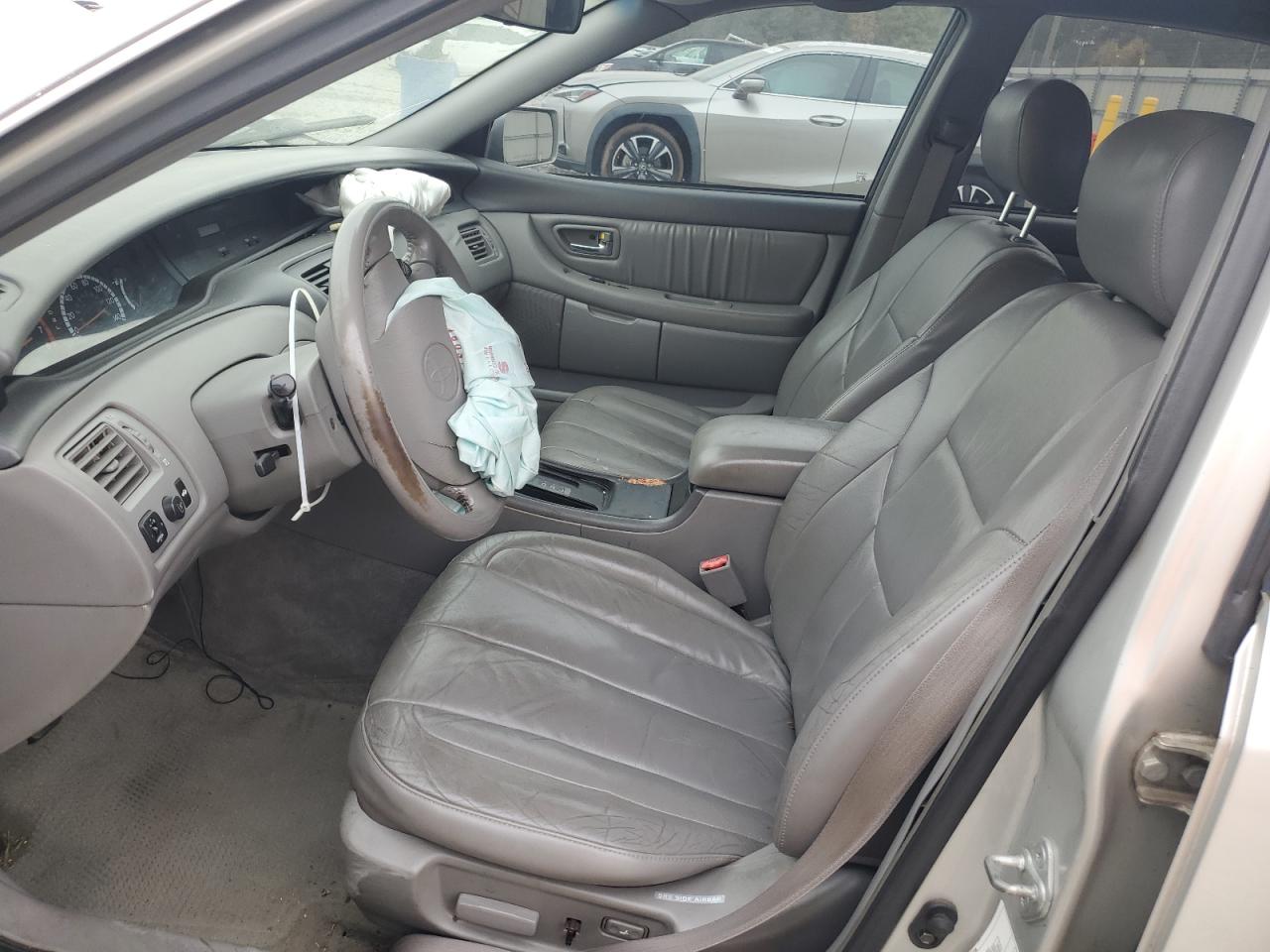 2001 Toyota Avalon - Image 7