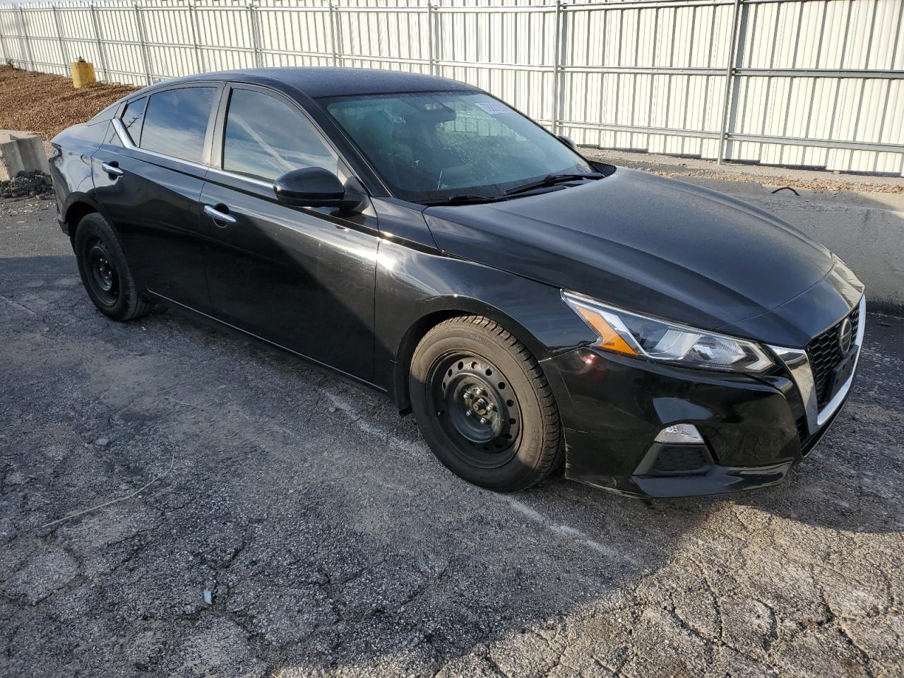 2019 Nissan Altima - Image 4