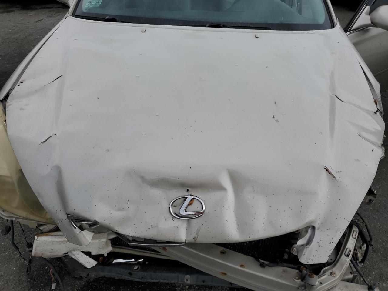 2005 Lexus ES - Image 11