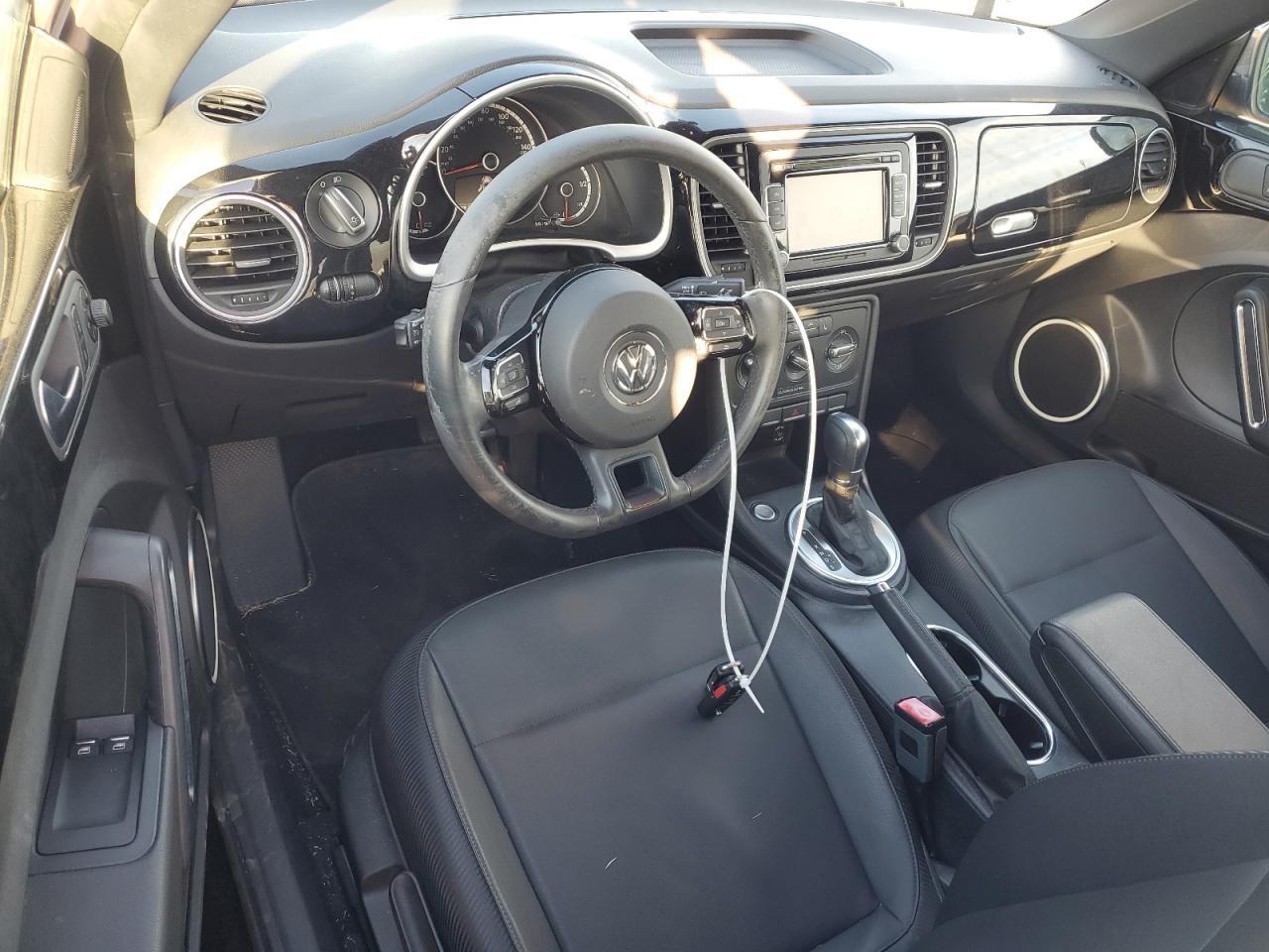 2014 Volkswagen Beetle - Image 8