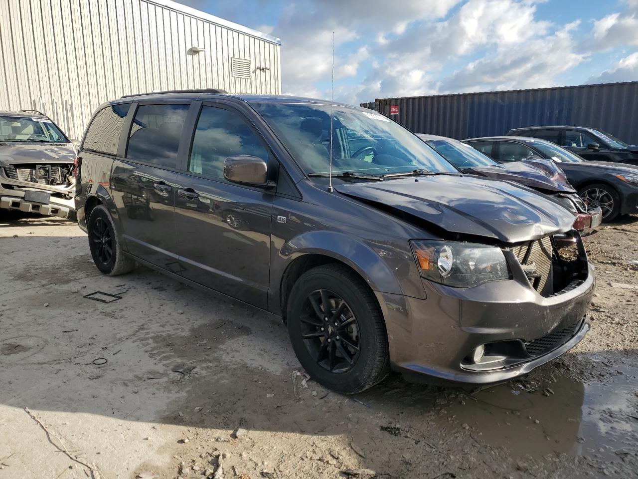 2019 Dodge Caravan - Image 4