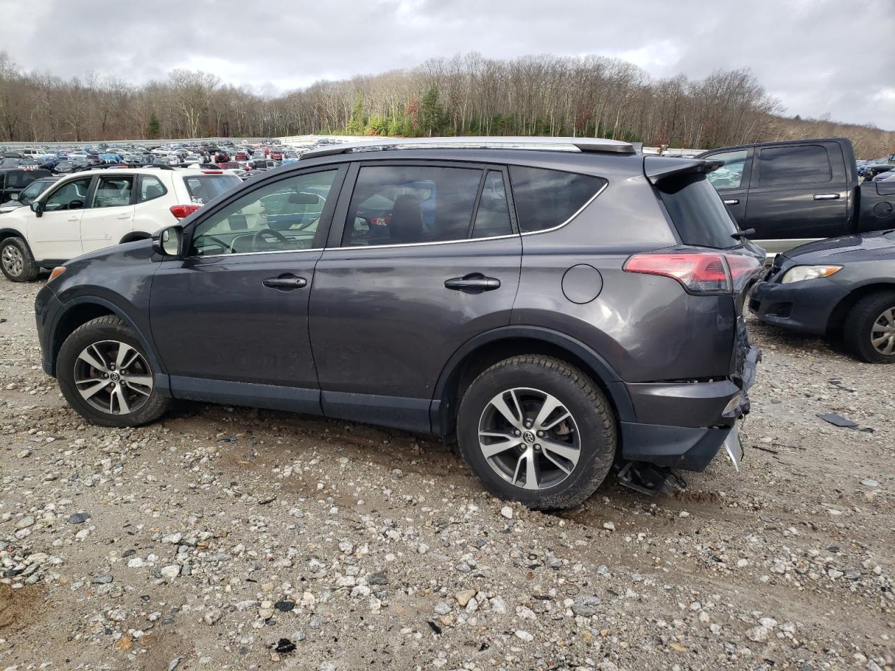 VIN JTMRFREV8GJ073636 2016 TOYOTA RAV4 no.2