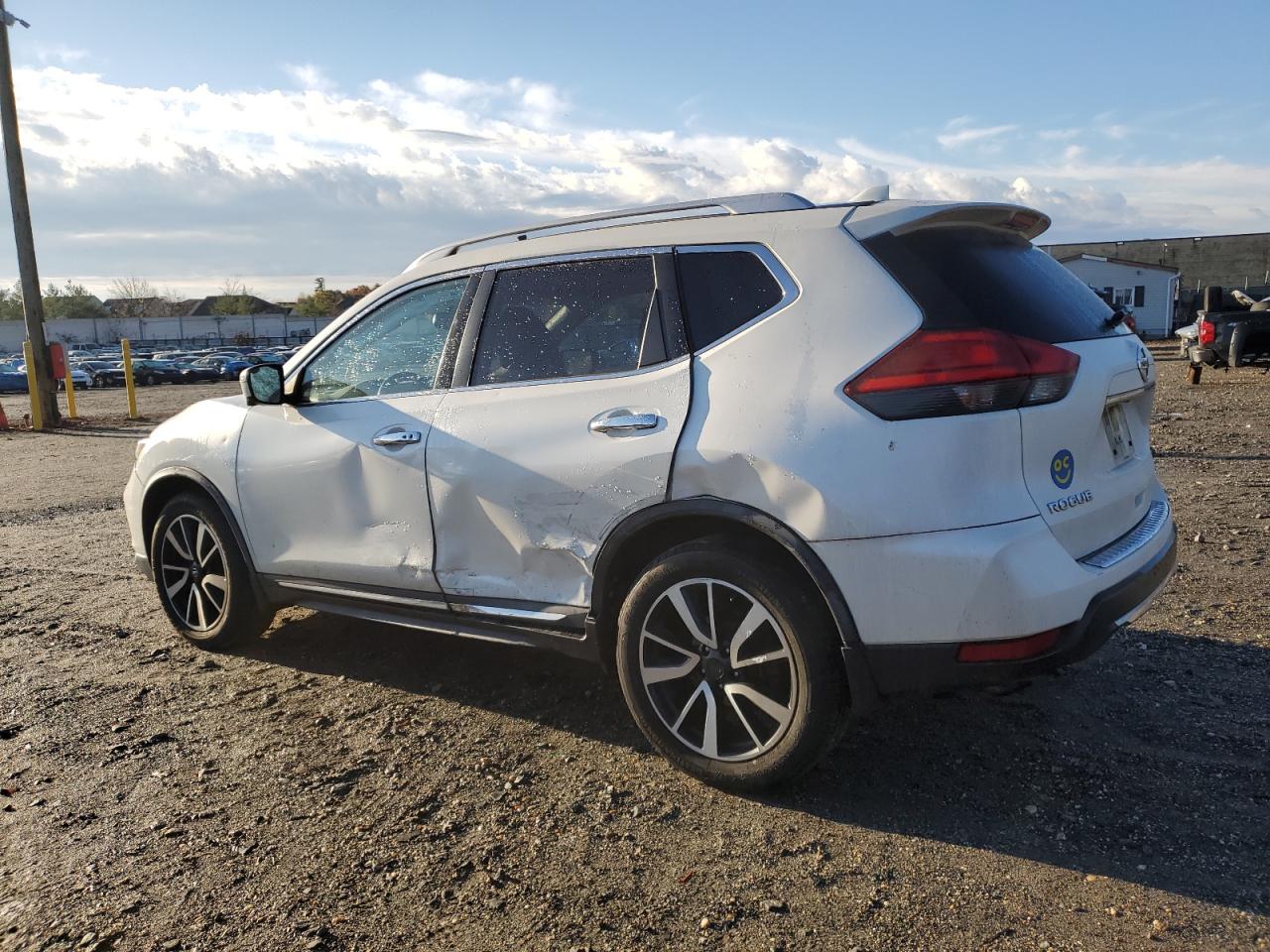 2017 Nissan Rogue - Image 2