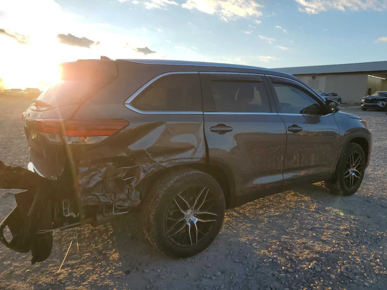 2019 Toyota Highlander - Image 3