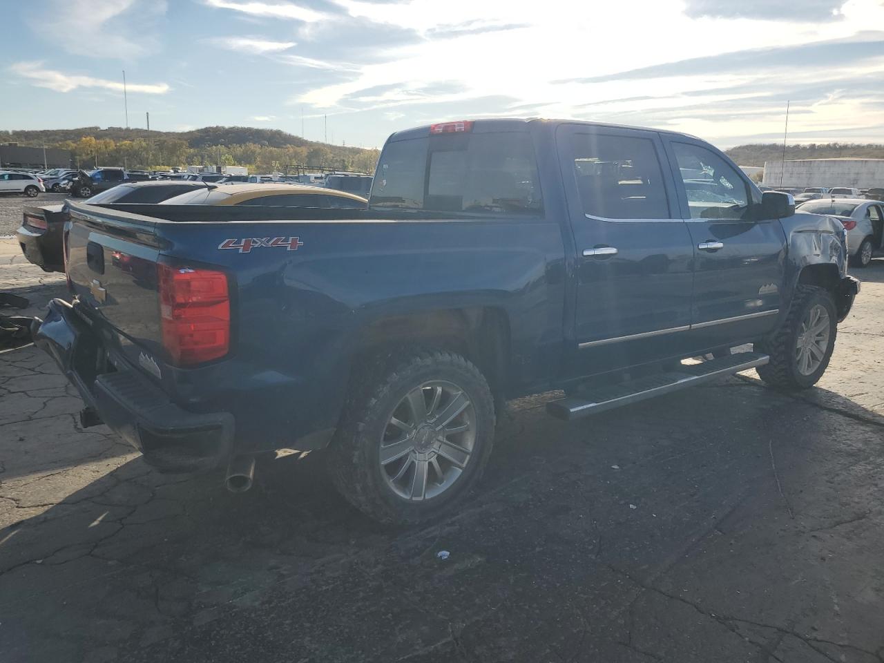 2015 Chevrolet Silverado - Image 3