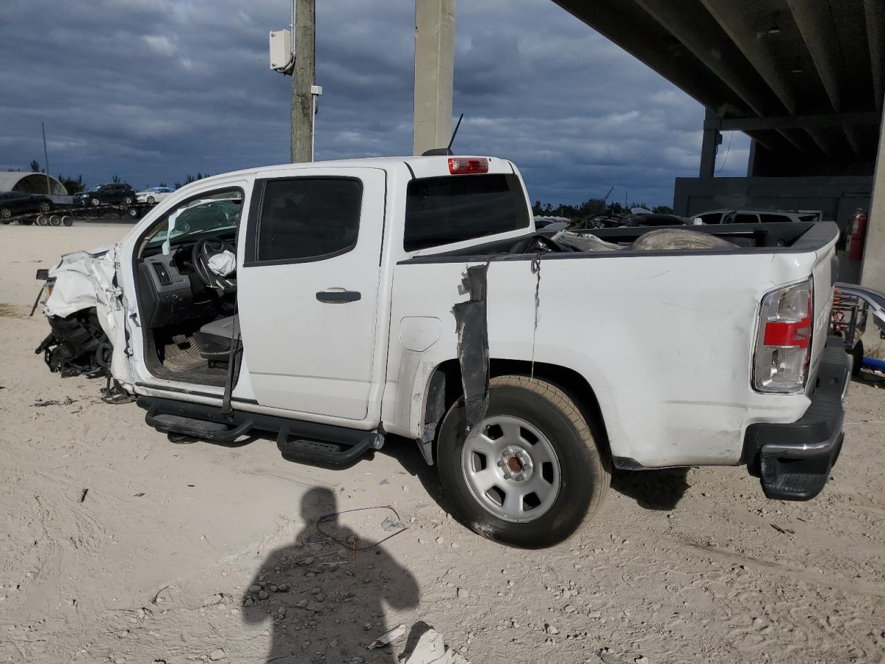 VIN 1GCGSBEA3M1294838 2021 CHEVROLET COLORADO no.2