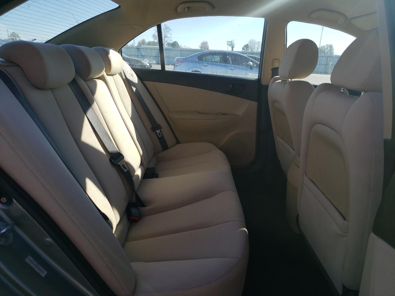 2010 Hyundai Sonata - Image 10