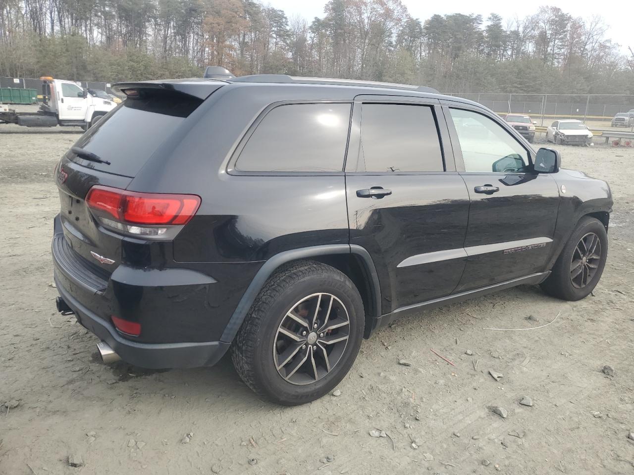 2017 Jeep Grand Cherokee - Image 3