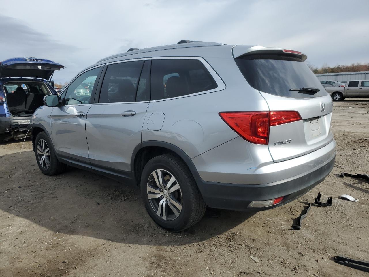 2017 Honda Pilot - Image 2