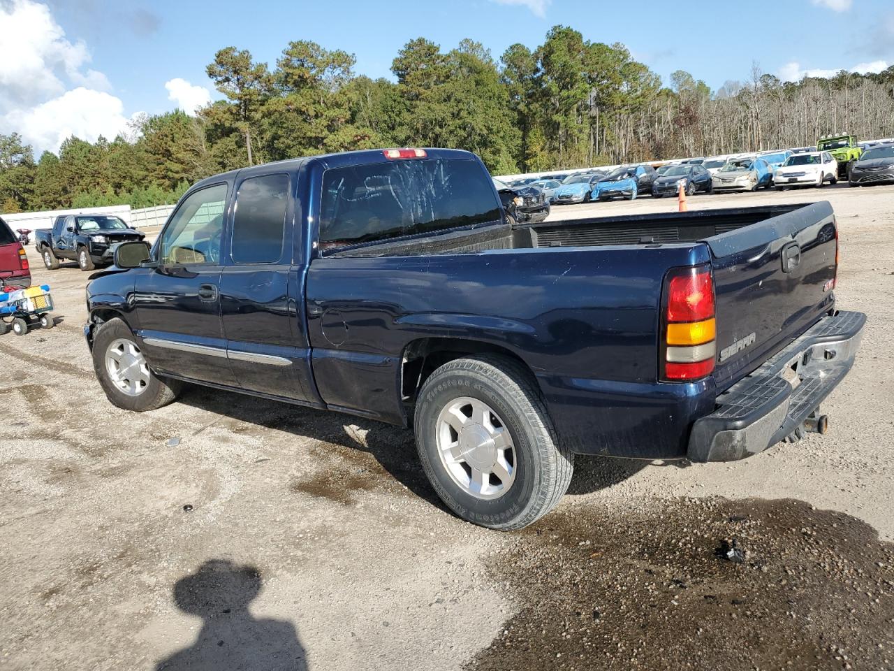 2006 GMC Sierra - Image 2