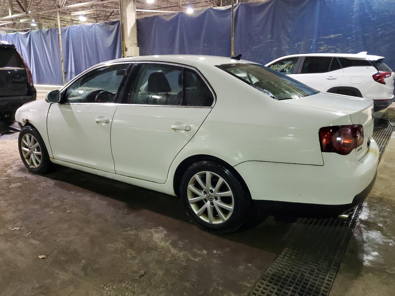 2010 Volkswagen Jetta - Image 2
