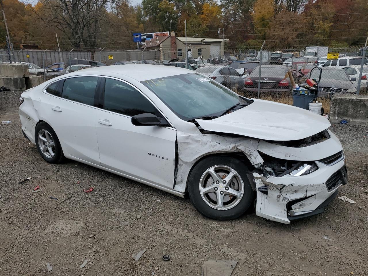 2018 Chevrolet Malibu - Image 4