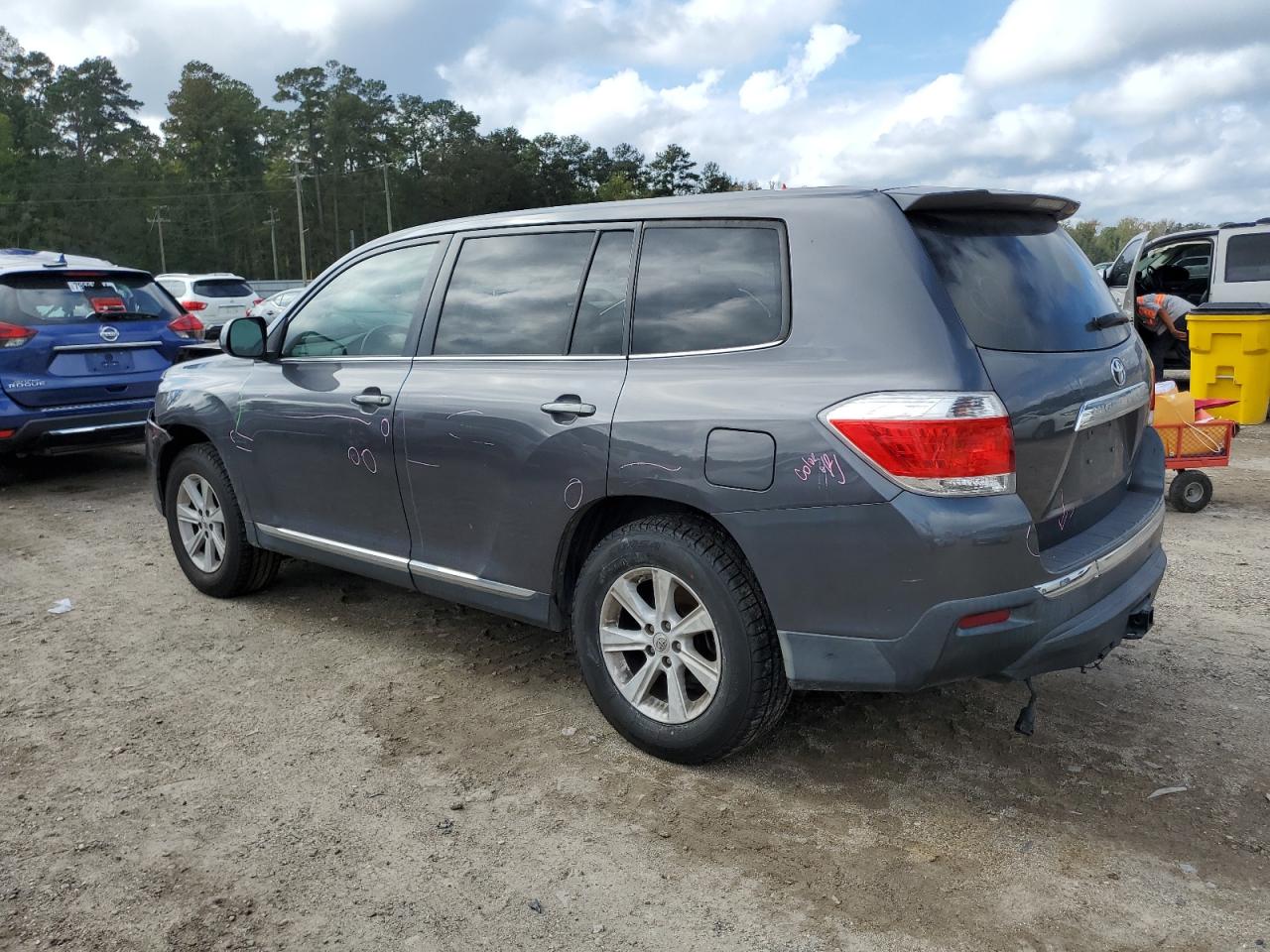2013 Toyota Highlander - Image 2