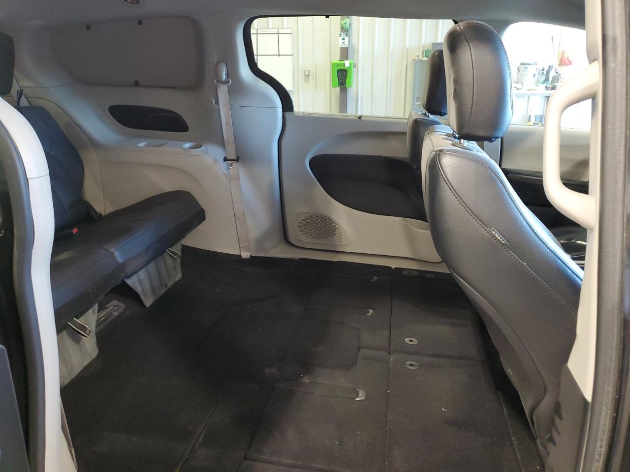 2017 Chrysler Pacifica - Image 11