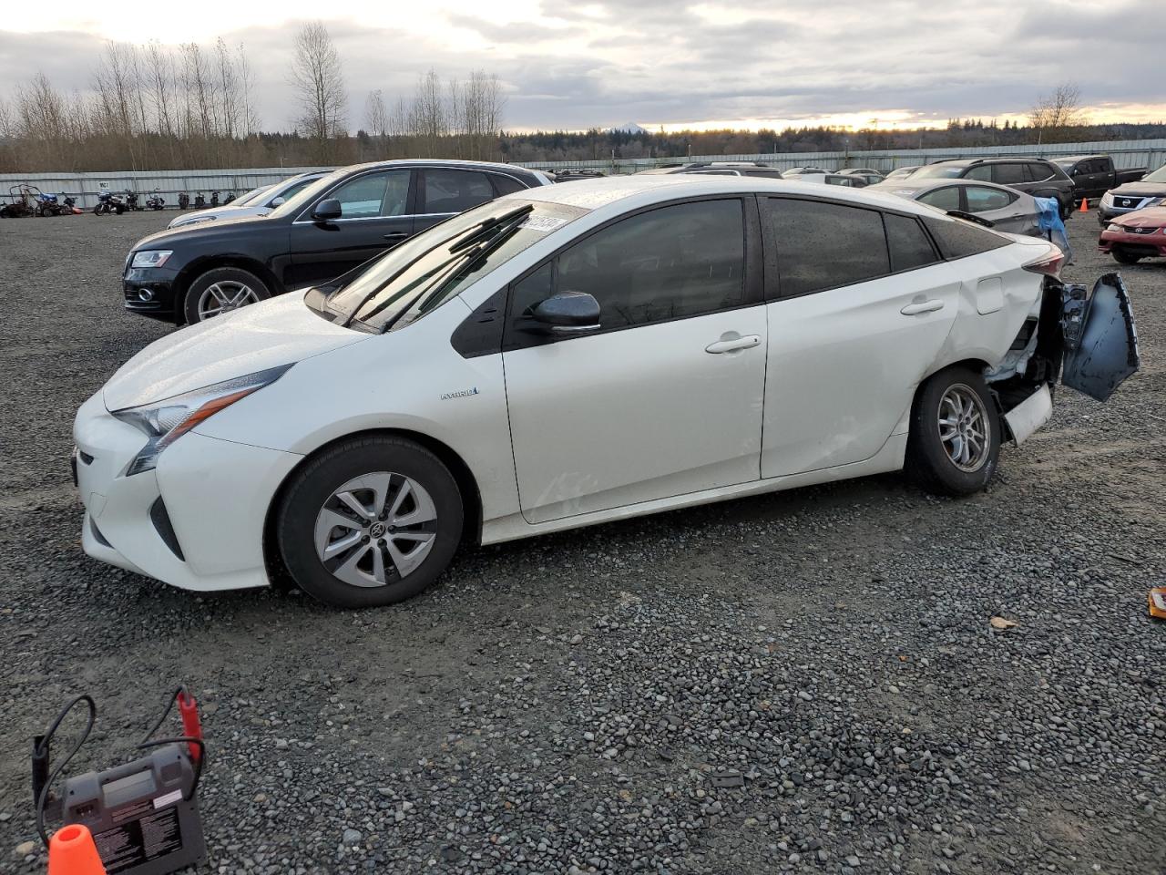 VIN JTDKBRFUXG3001070 2016 TOYOTA PRIUS no.1