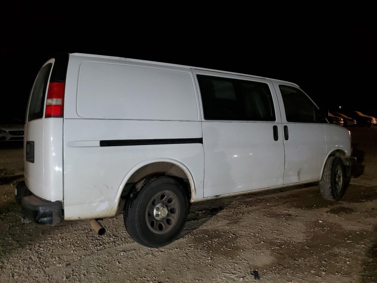 2011 Chevrolet Express - Image 3