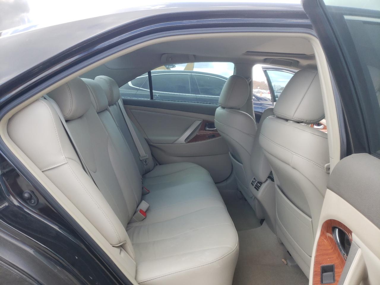 2009 Toyota Camry - Image 10