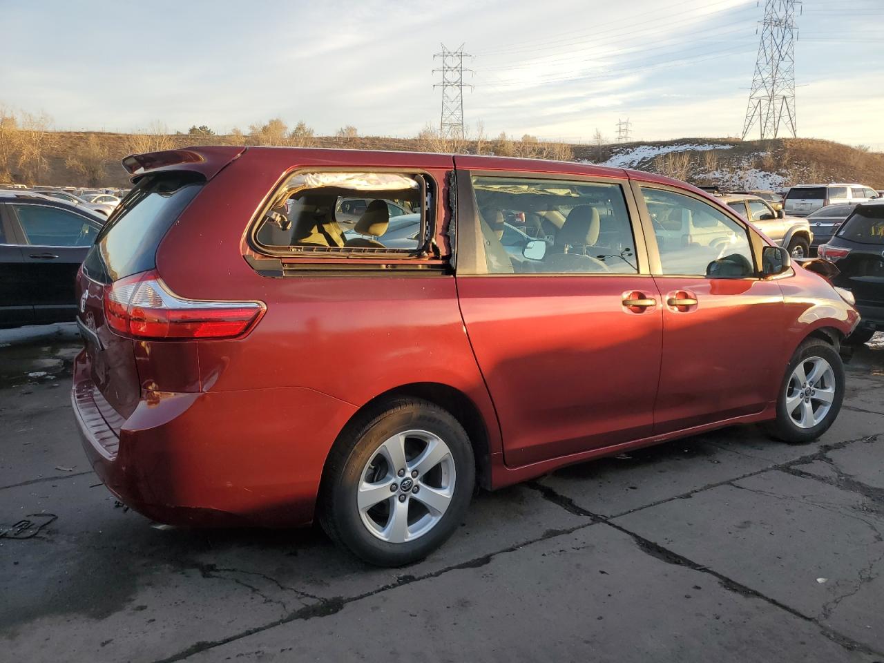 VIN 5TDZZ3DC3JS918505 2018 TOYOTA SIENNA no.3