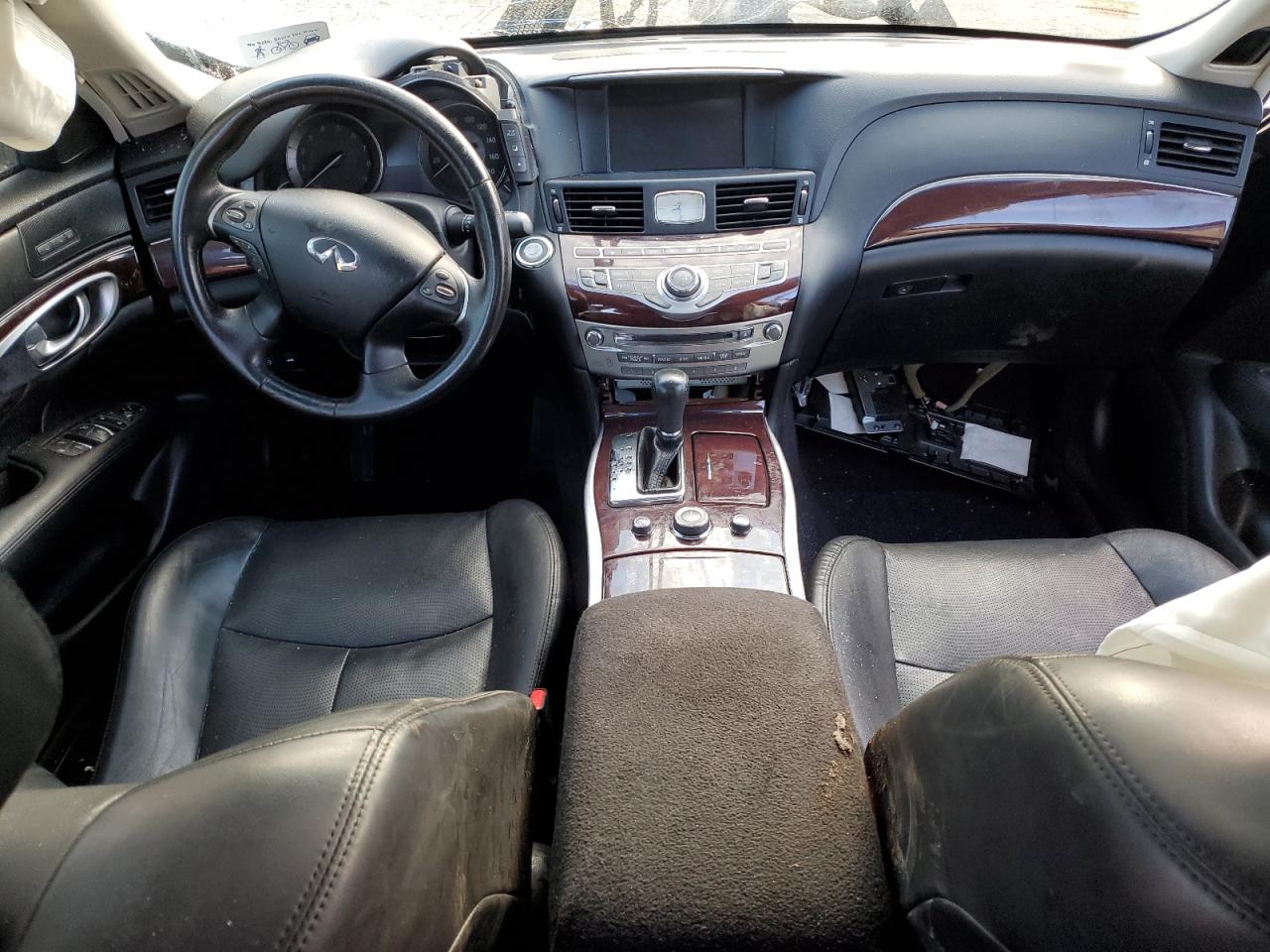 2018 Infiniti Q70 - Image 8